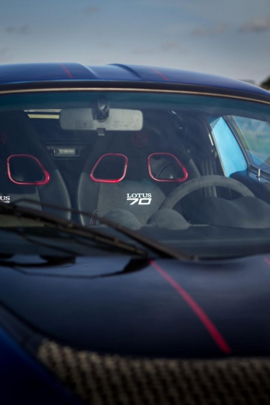 Детали экстерьера Lotus Exige Sport 350 70th Anniversary 2018 года  (фото 3 из 5)